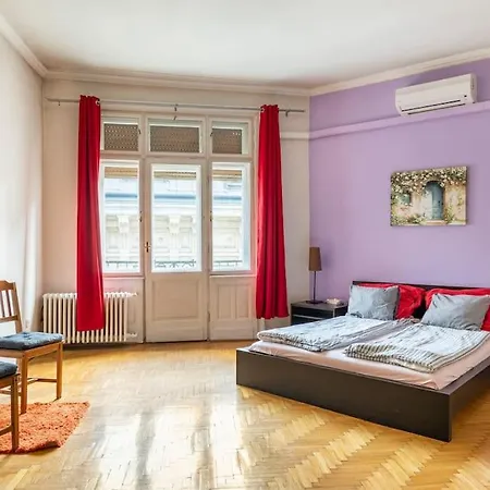 Basilica Apartment *